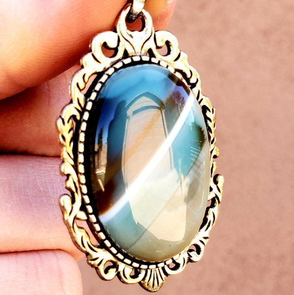 New Carved Copper Green Onyx Agate Oval Pendant. - Picture 6 of 10